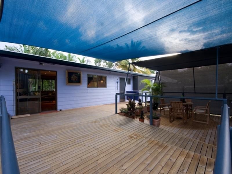 18 Tee Street, Yorkeys Knob QLD 4878