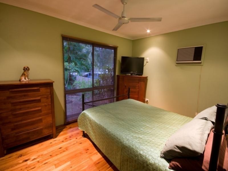 18 Tee Street, Yorkeys Knob QLD 4878