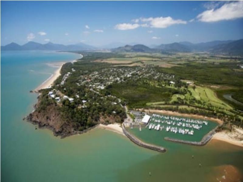 18 Tee Street, Yorkeys Knob QLD 4878