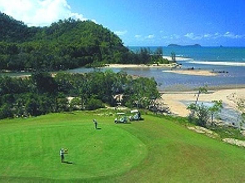 18 Tee Street, Yorkeys Knob QLD 4878