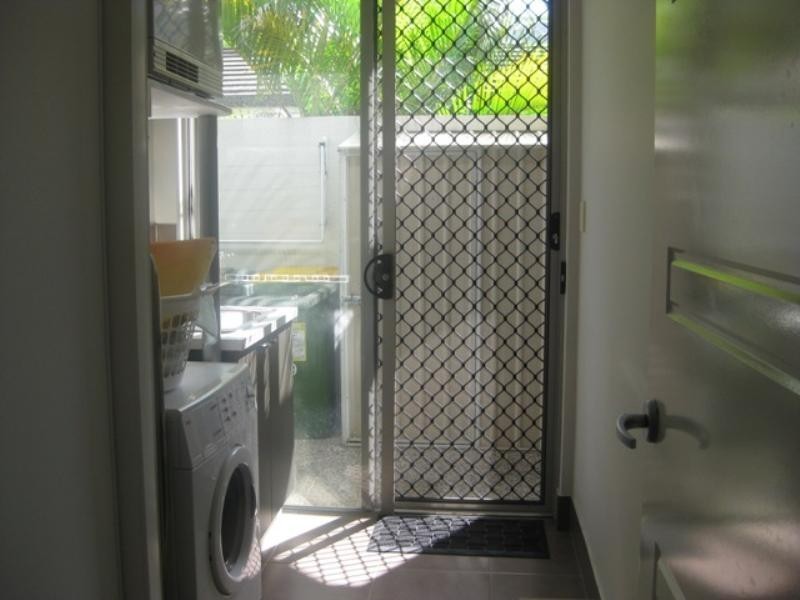 9 Gamburra Drive, Redlynch QLD 4870