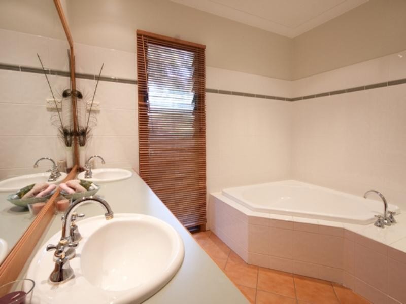 36 Barclay Road, Brinsmead QLD 4870