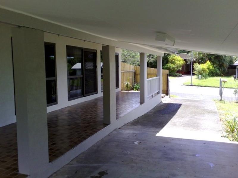 2 Pomona Close, Mooroobool QLD 4870