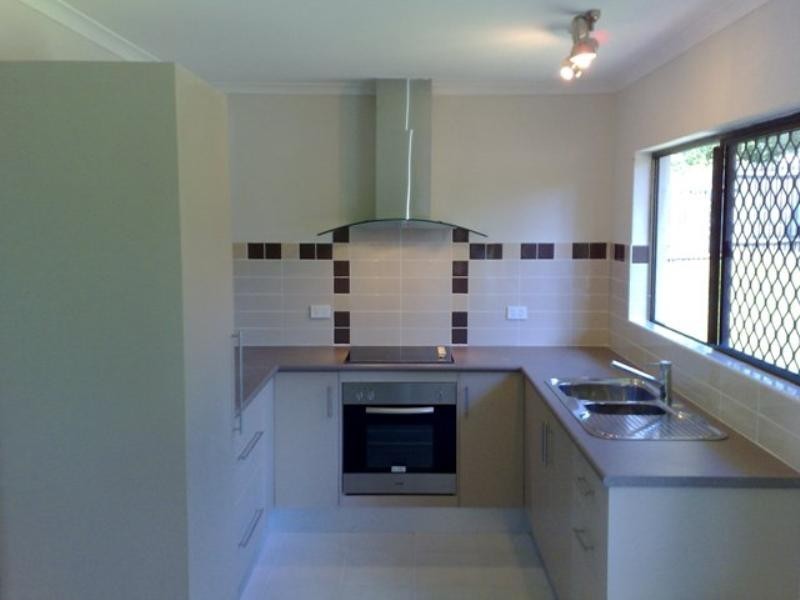 2 Pomona Close, Mooroobool QLD 4870