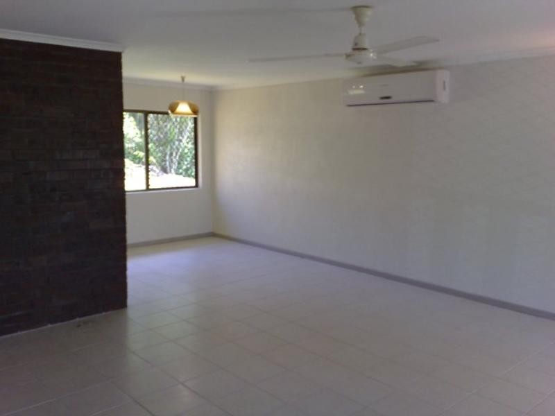 2 Pomona Close, Mooroobool QLD 4870