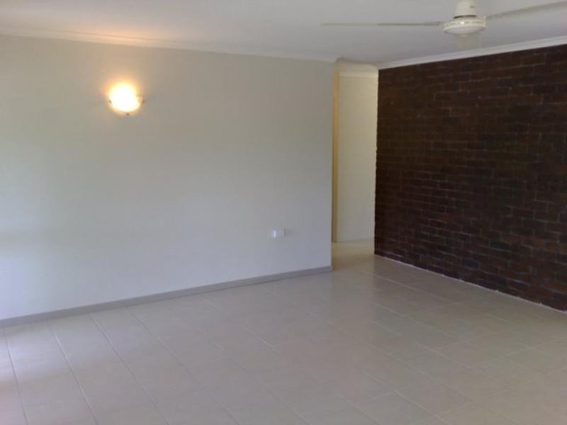 2 Pomona Close, Mooroobool QLD 4870