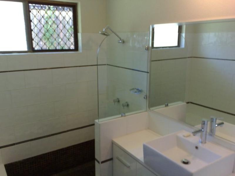 2 Pomona Close, Mooroobool QLD 4870
