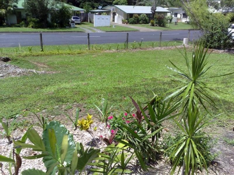 2 Pomona Close, Mooroobool QLD 4870