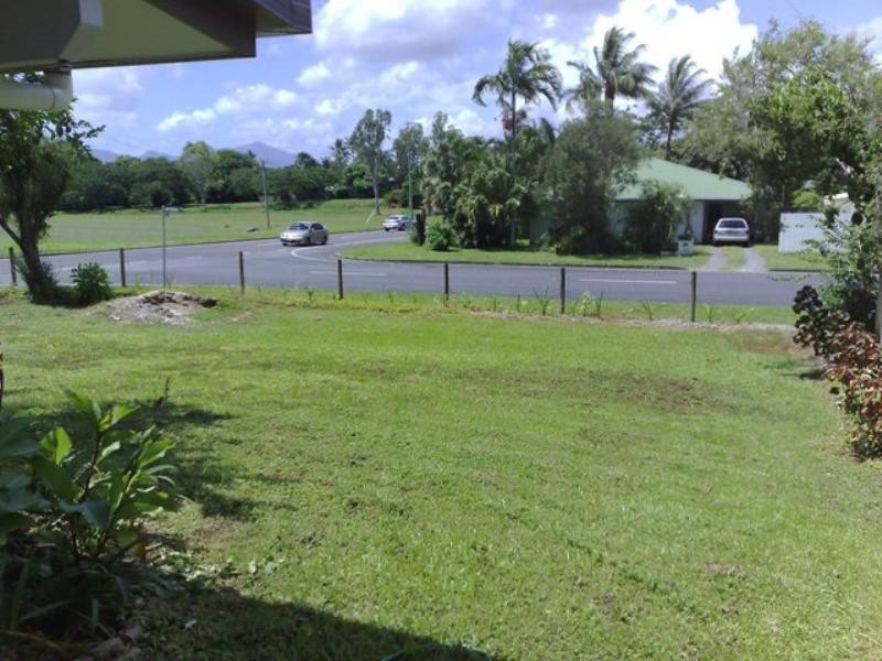 2 Pomona Close, Mooroobool QLD 4870