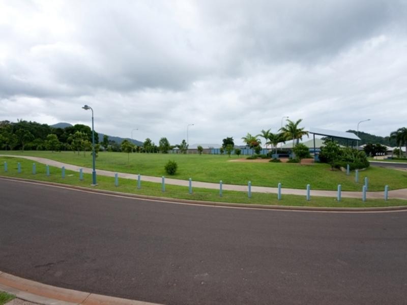 122 Springbrook Avenue, Redlynch QLD 4870