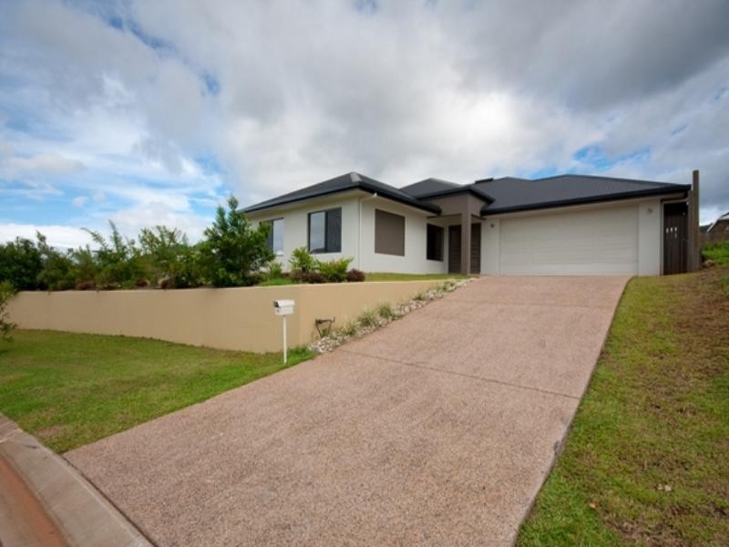 122 Springbrook Avenue, Redlynch QLD 4870