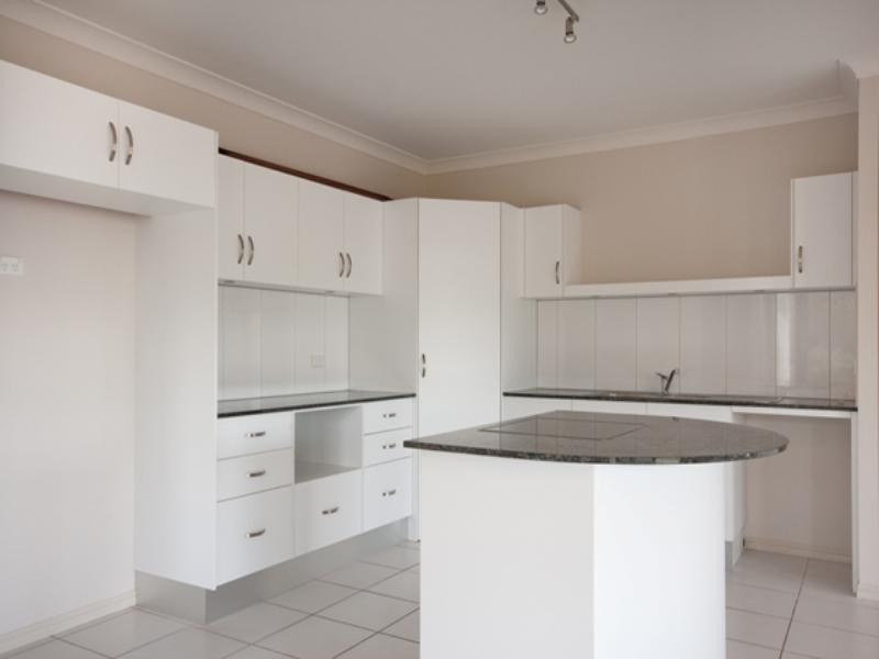 122 Springbrook Avenue, Redlynch QLD 4870