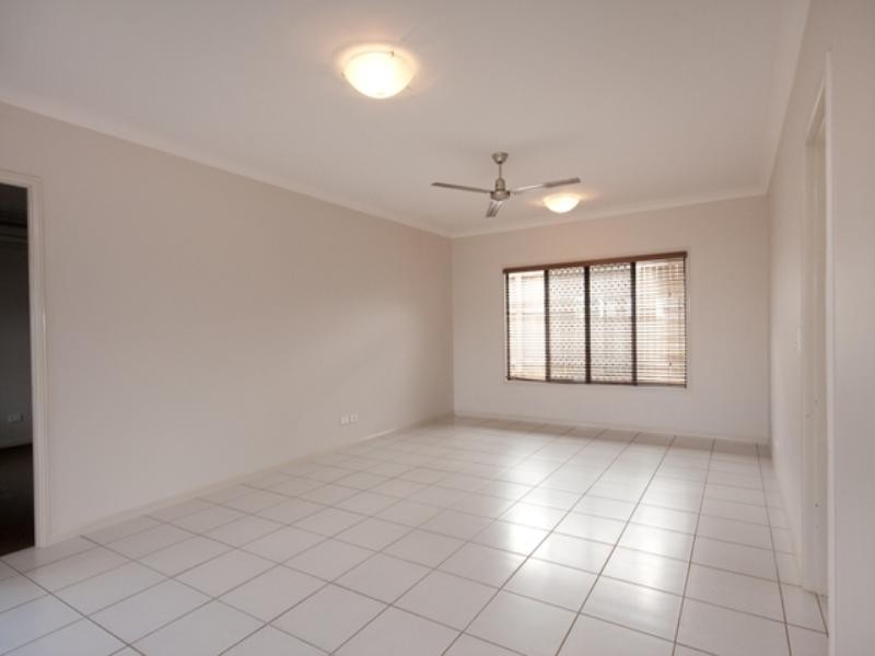 122 Springbrook Avenue, Redlynch QLD 4870