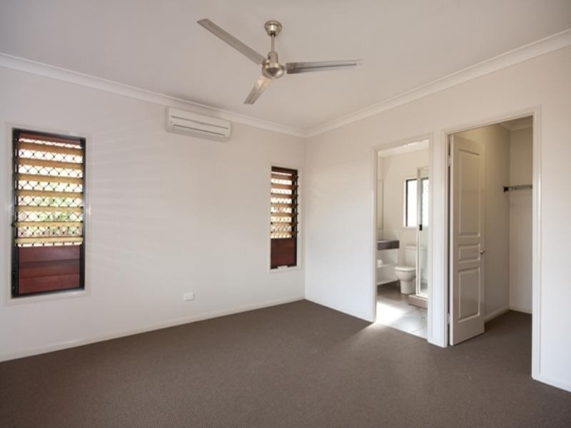 122 Springbrook Avenue, Redlynch QLD 4870