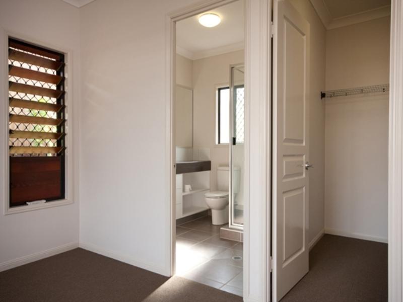 122 Springbrook Avenue, Redlynch QLD 4870