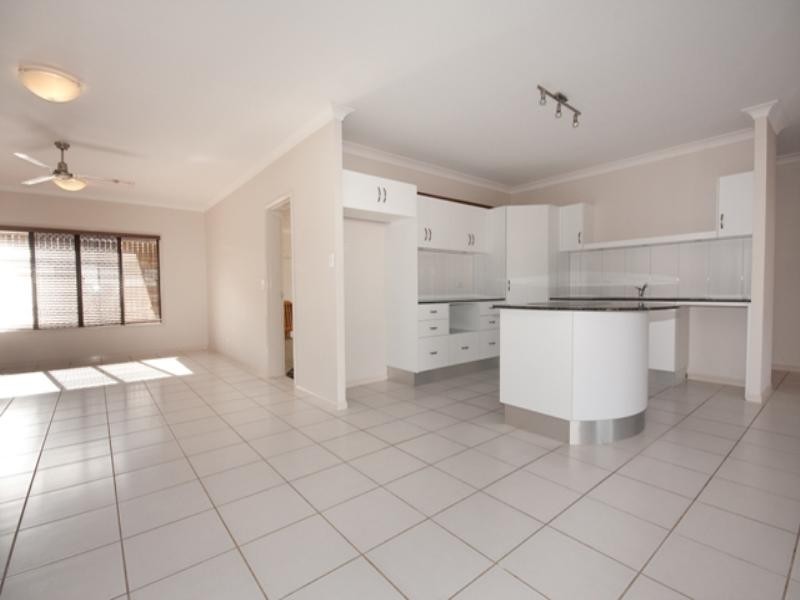 122 Springbrook Avenue, Redlynch QLD 4870