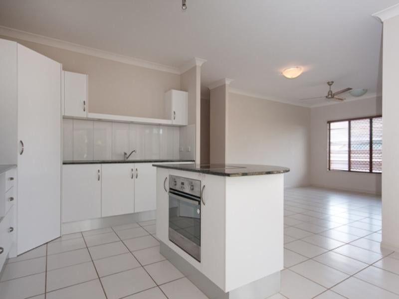 122 Springbrook Avenue, Redlynch QLD 4870
