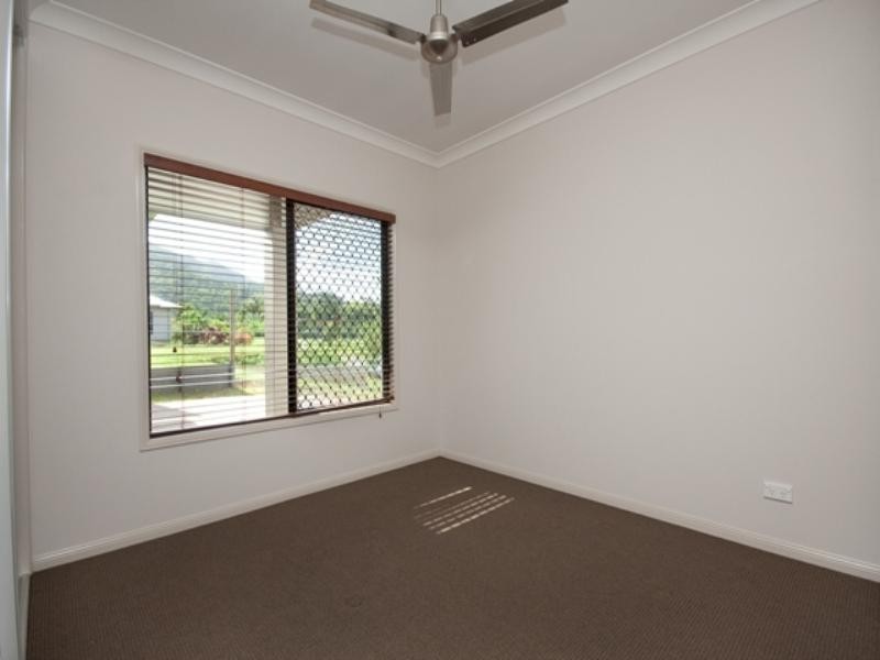 122 Springbrook Avenue, Redlynch QLD 4870