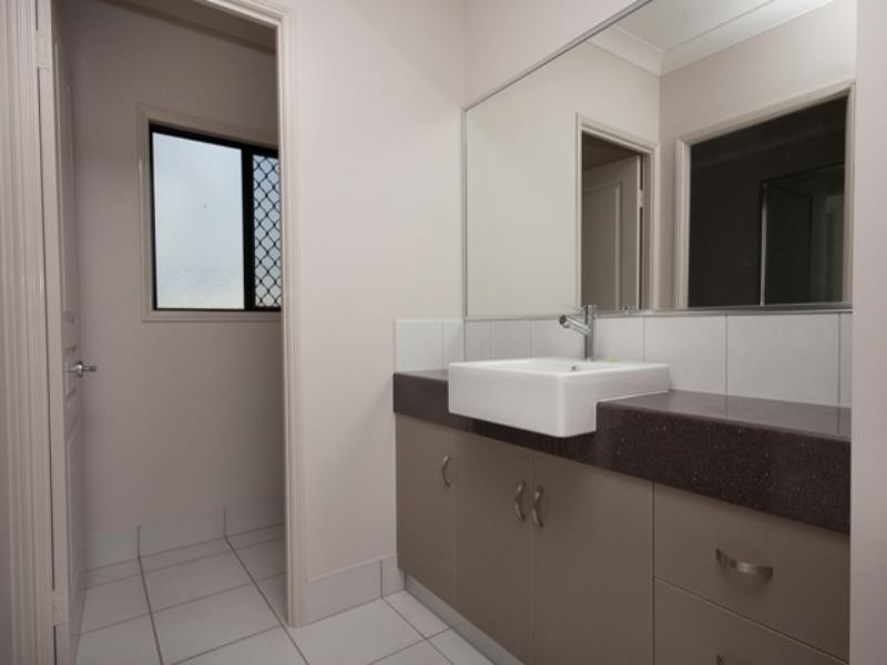 122 Springbrook Avenue, Redlynch QLD 4870