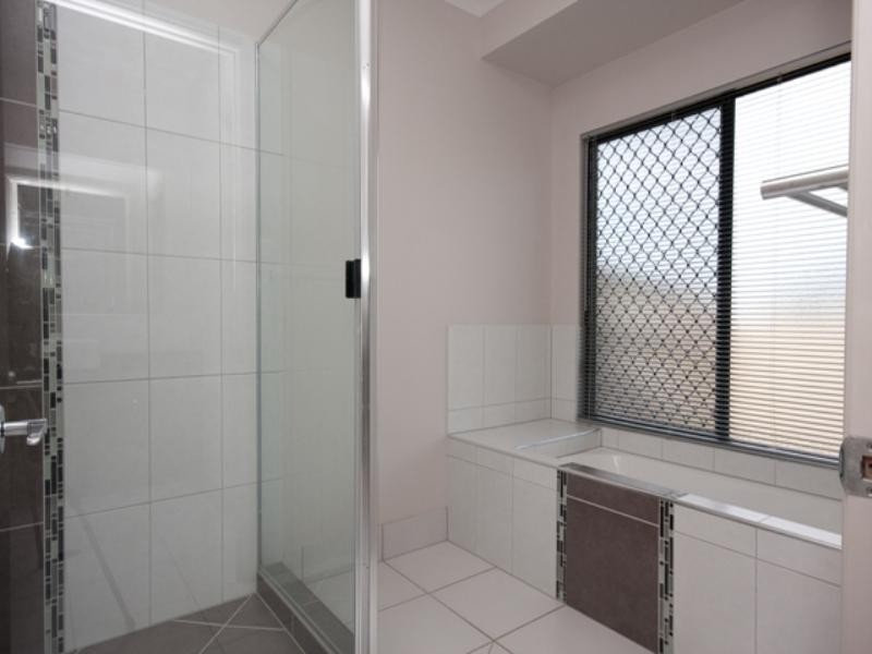 122 Springbrook Avenue, Redlynch QLD 4870