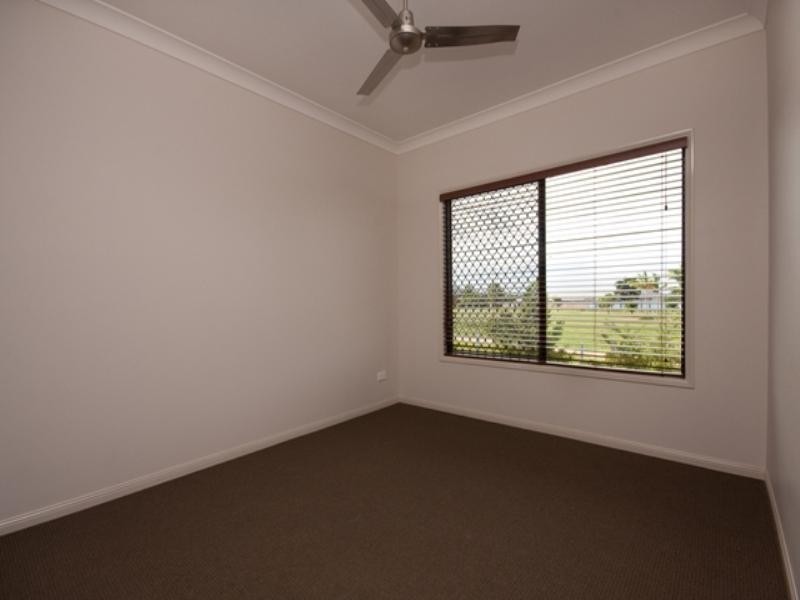 122 Springbrook Avenue, Redlynch QLD 4870