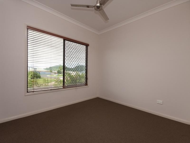 122 Springbrook Avenue, Redlynch QLD 4870