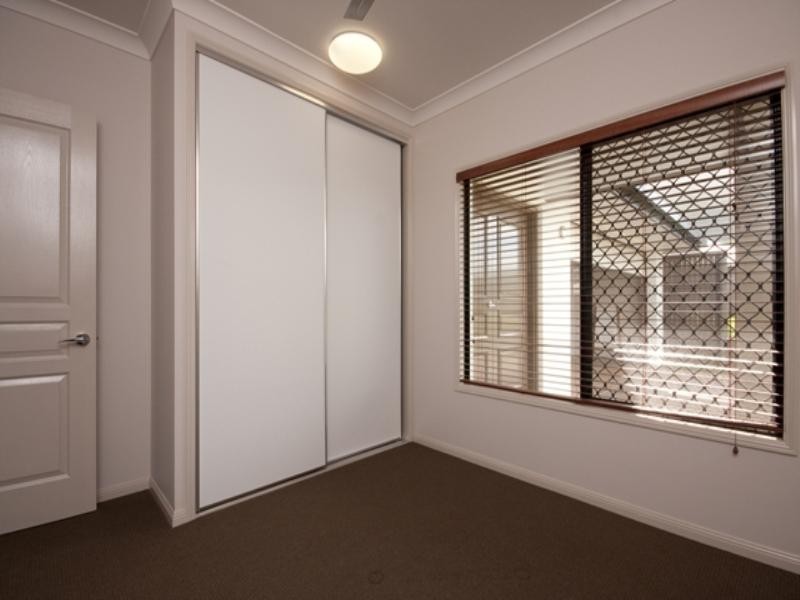 122 Springbrook Avenue, Redlynch QLD 4870