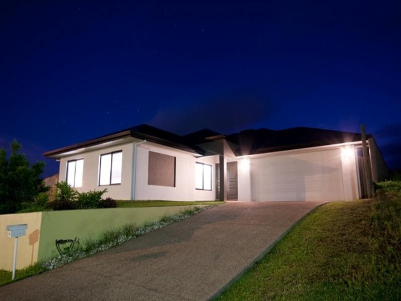 122 Springbrook Avenue, Redlynch QLD 4870