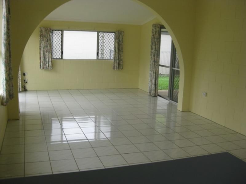 17 Windsor Close, Brinsmead QLD 4870