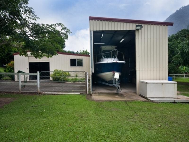 5 Crystal Close, Redlynch QLD 4870