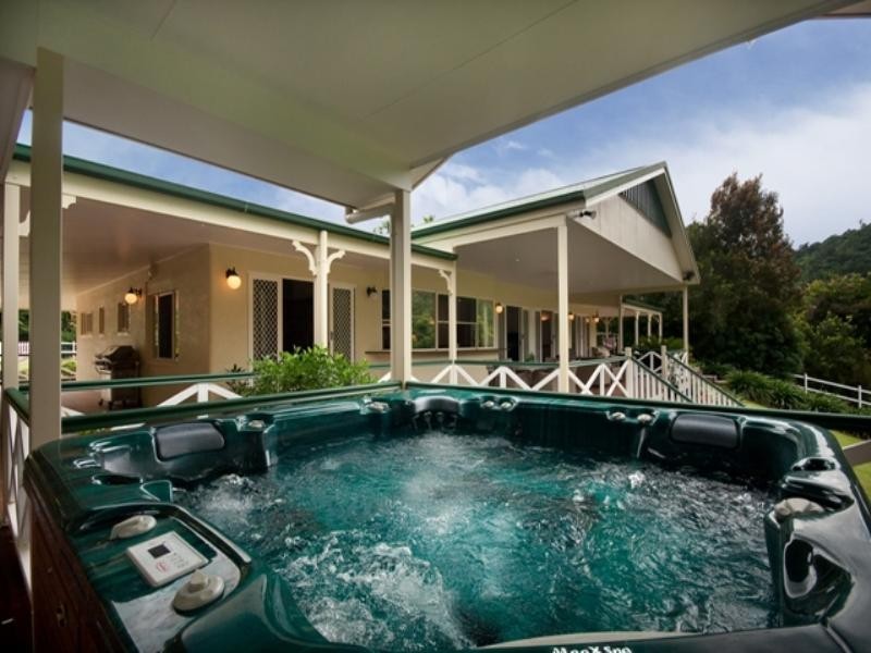 5 Crystal Close, Redlynch QLD 4870