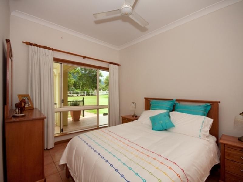 5 Crystal Close, Redlynch QLD 4870