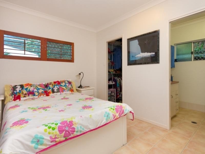 1 Fairley Street, Redlynch QLD 4870