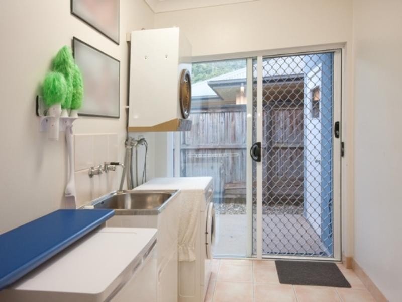 1 Fairley Street, Redlynch QLD 4870