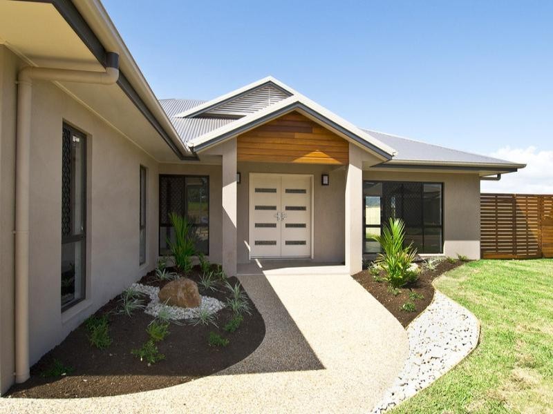 7 Raffles Road, Redlynch QLD 4870