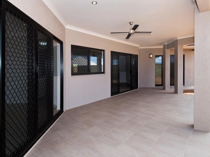 7 Raffles Road, Redlynch QLD 4870