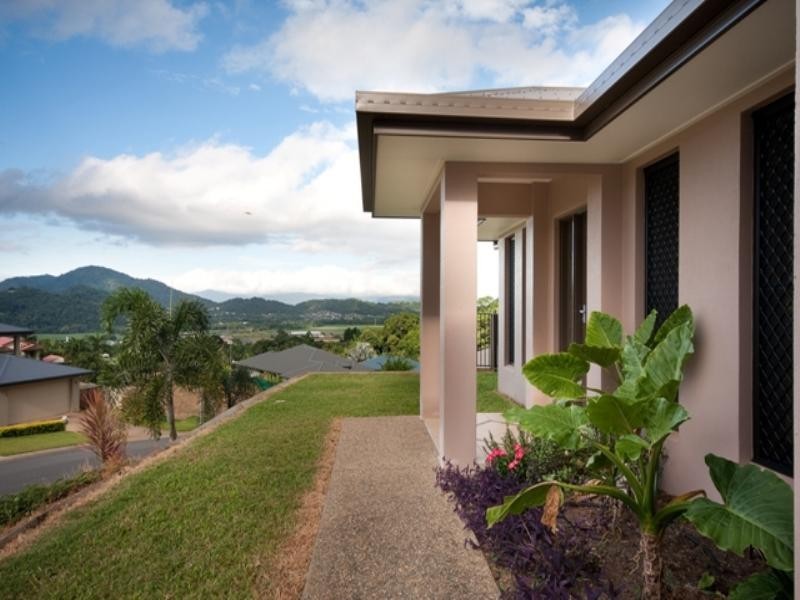 5 Buckinghamia Close, Redlynch QLD 4870