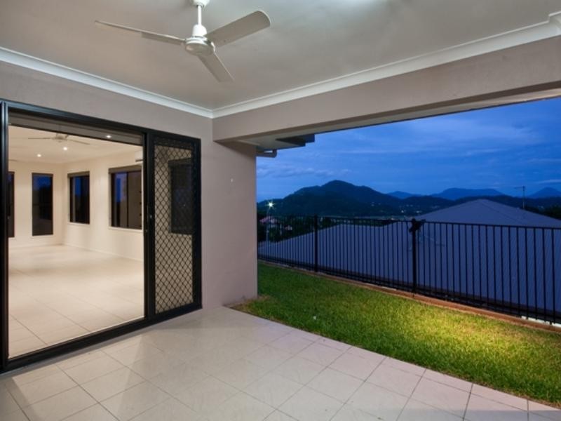 5 Buckinghamia Close, Redlynch QLD 4870