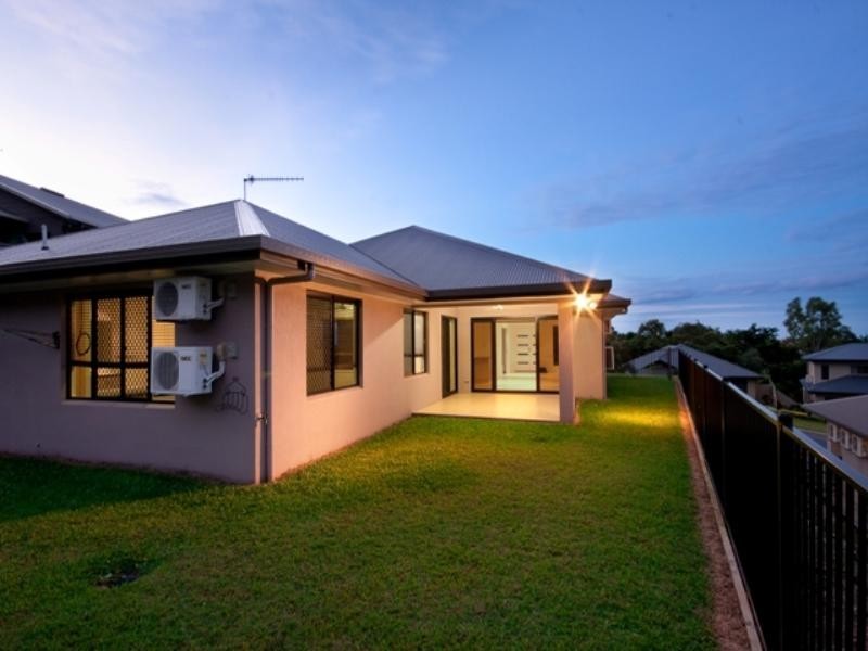 5 Buckinghamia Close, Redlynch QLD 4870