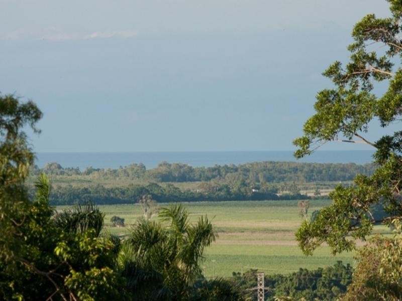 5 Buckinghamia Close, Redlynch QLD 4870