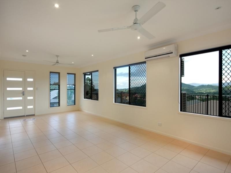 5 Buckinghamia Close, Redlynch QLD 4870