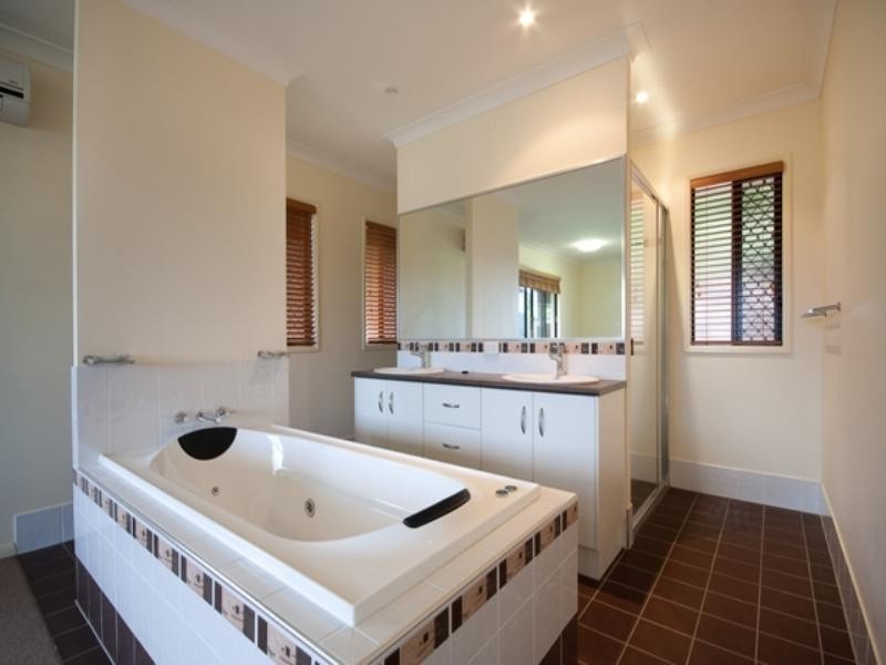 5 Buckinghamia Close, Redlynch QLD 4870
