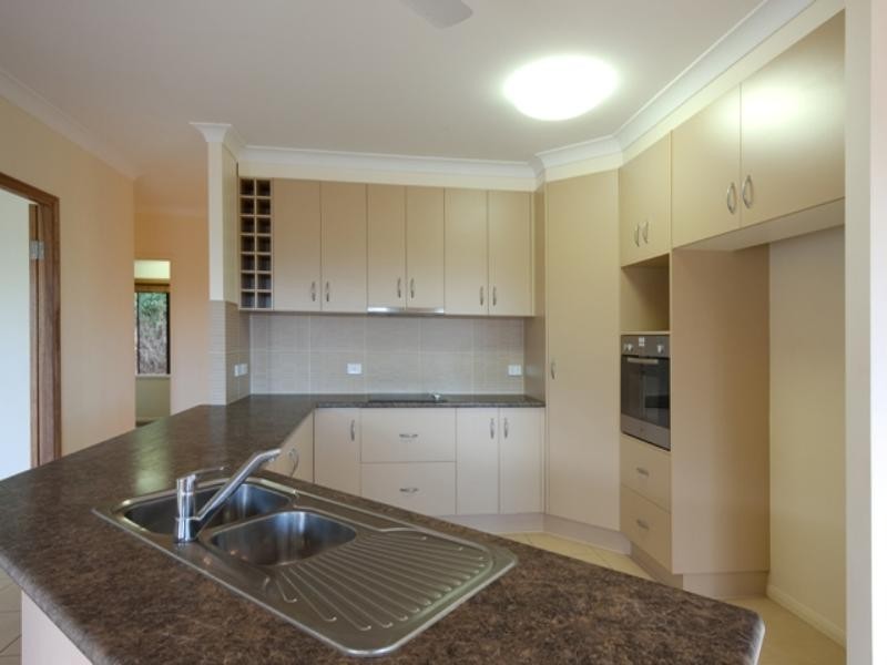 5 Buckinghamia Close, Redlynch QLD 4870