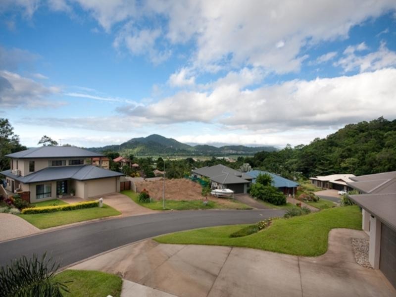 5 Buckinghamia Close, Redlynch QLD 4870