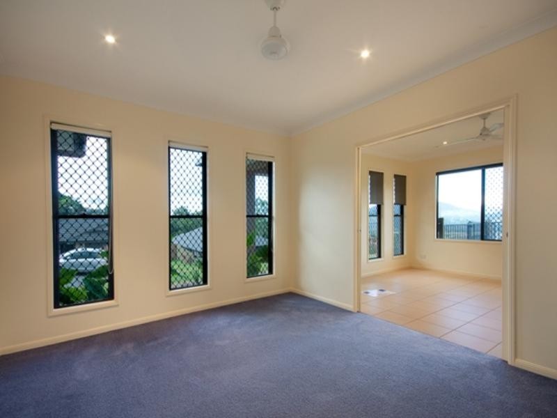 5 Buckinghamia Close, Redlynch QLD 4870
