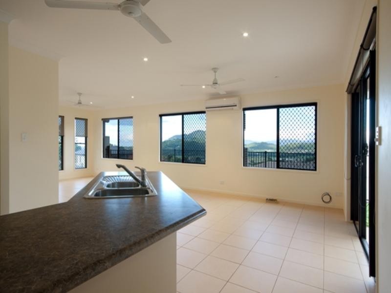 5 Buckinghamia Close, Redlynch QLD 4870