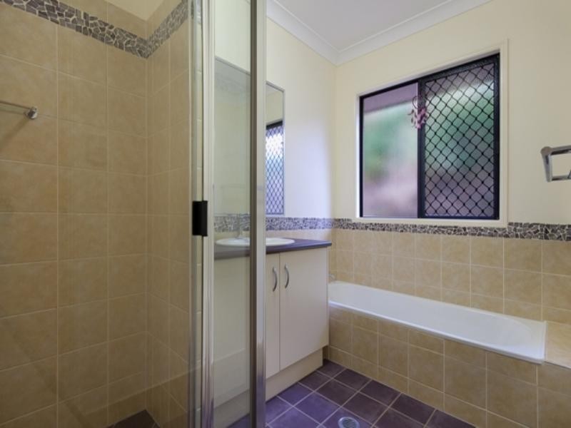 5 Buckinghamia Close, Redlynch QLD 4870
