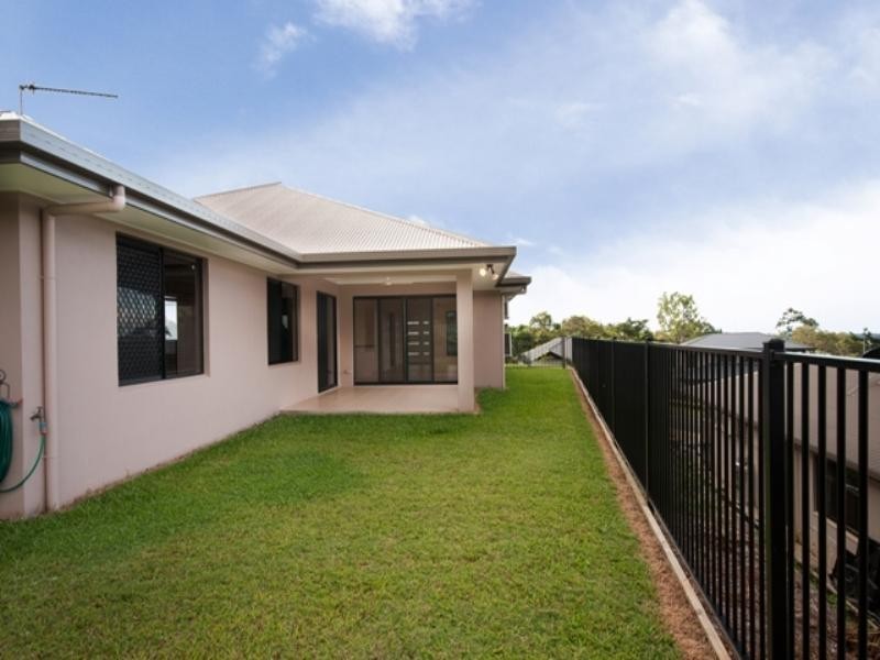 5 Buckinghamia Close, Redlynch QLD 4870