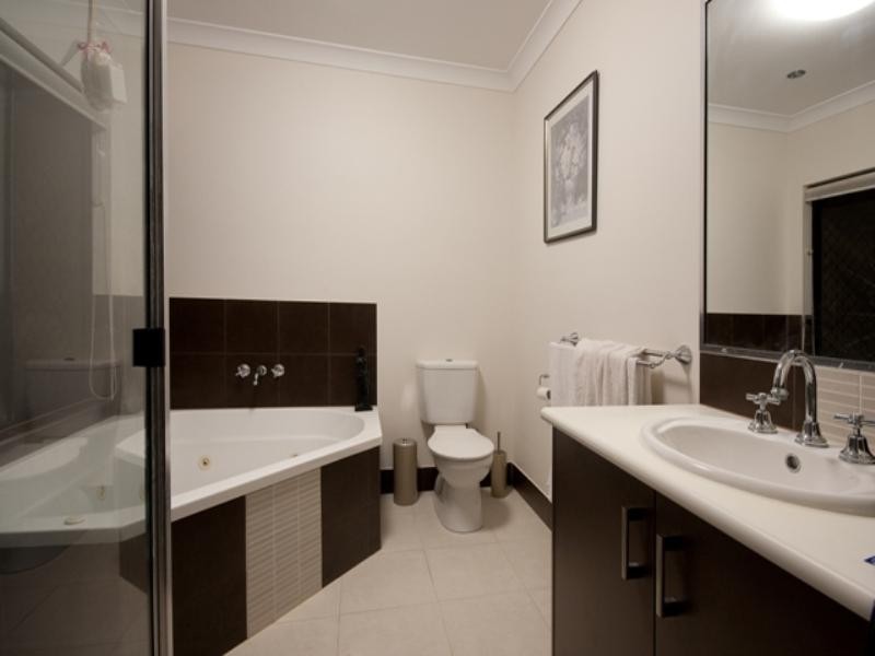 34 Regent Avenue, Redlynch QLD 4870