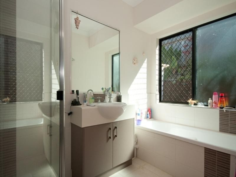 34 Regent Avenue, Redlynch QLD 4870